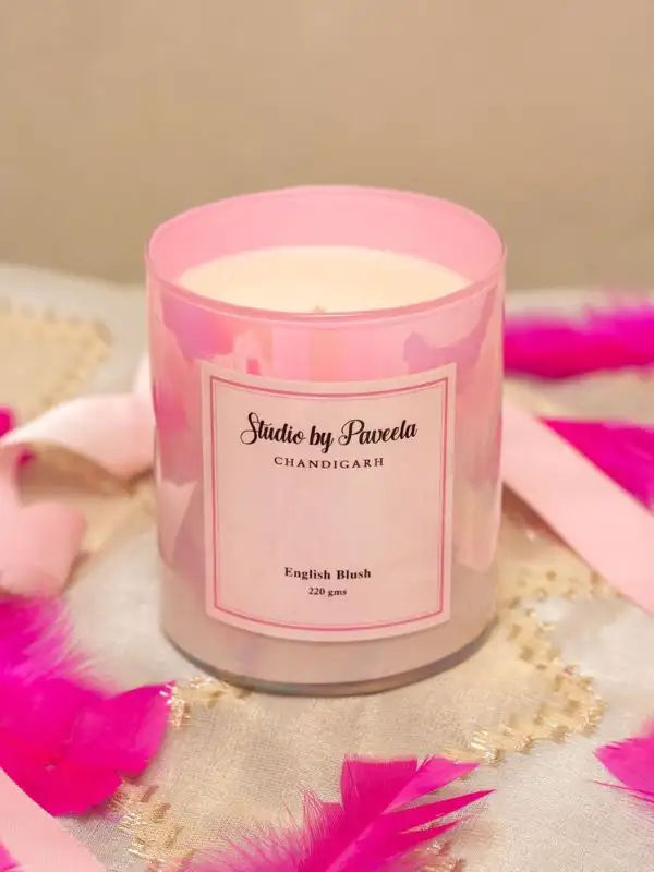 English Blush Classic Candle (220 g) 073